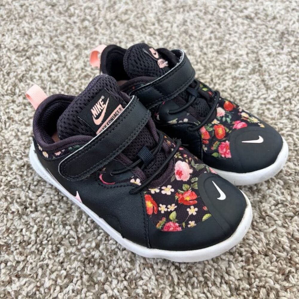 Size 10 / Girls Floral Nike Sneakers